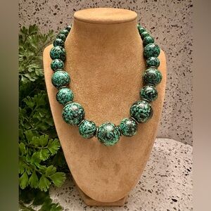 Large bead necklace in turquoise paint accent